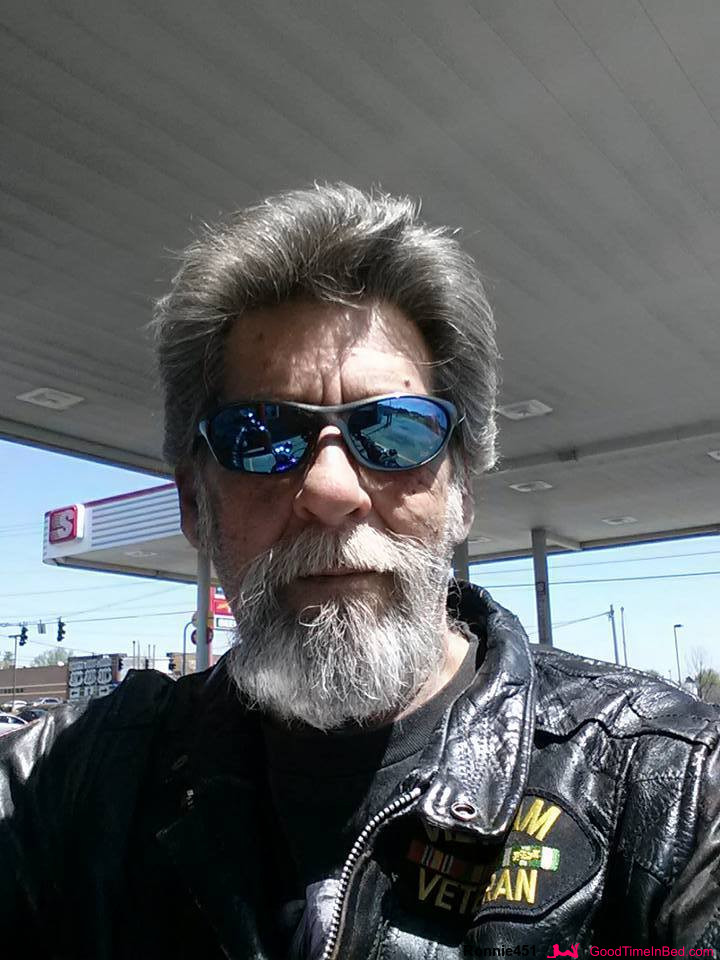 <span>, 72</span> <span style='width: 25px; height: 16px; float: right; background-image: url(/bitmaps/flags_small/US.PNG)'> </span><br><span>Bowling Gre, United States of America</span> <input type='button' class='joinbtn' style='float: right' value='JOIN NOW' />